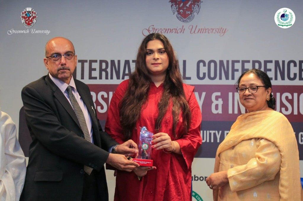 Recognition moment at the Diversity and Inclusion conference